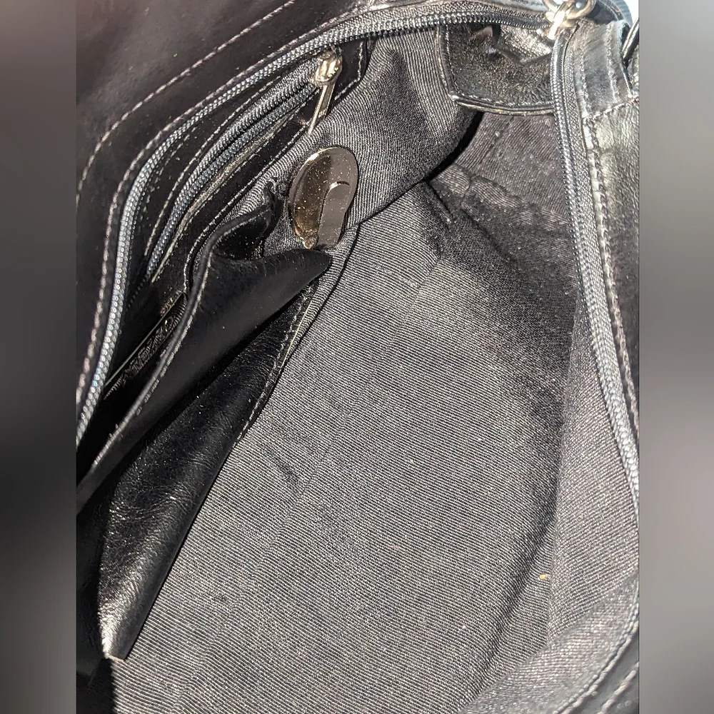 Arezzo black leather shoulder bag.